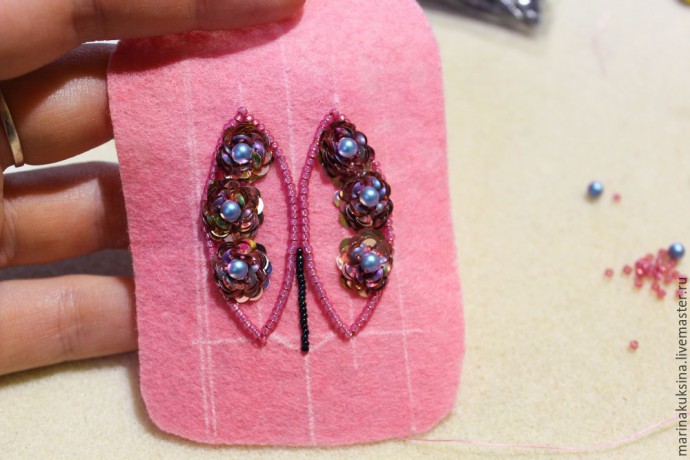 Создаем брошь жучка "Цветочник": часть 2