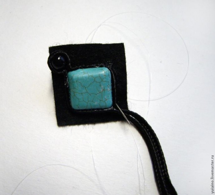 Серьги в технике сутажной вышивки Серьги в технике сутажной вышивки