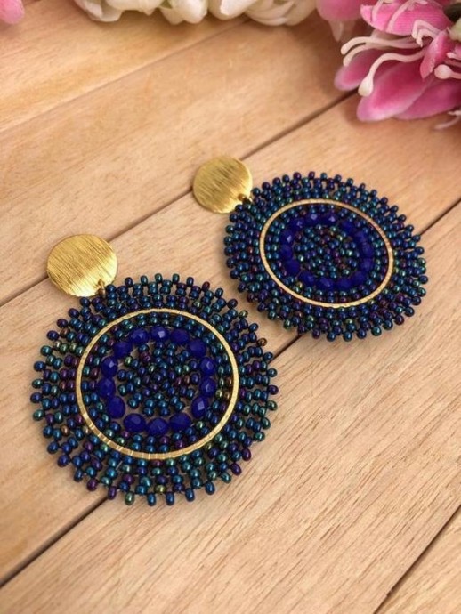 Круглые серьги на круглой основе