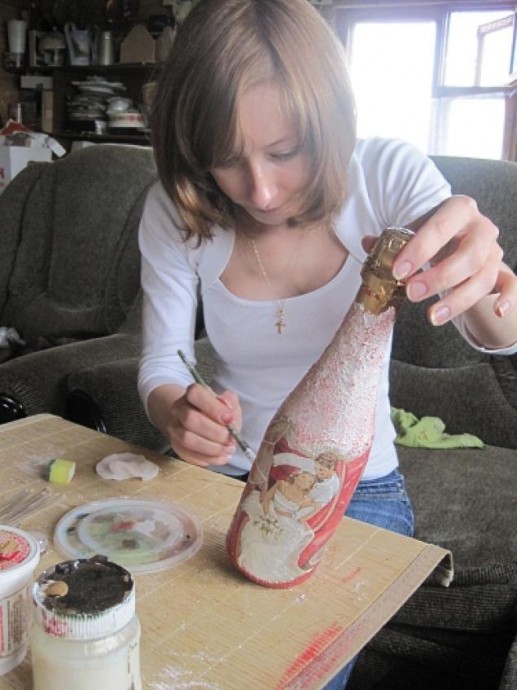 ​Декорирование романтичной бутылки в технике декупаж: часть 3