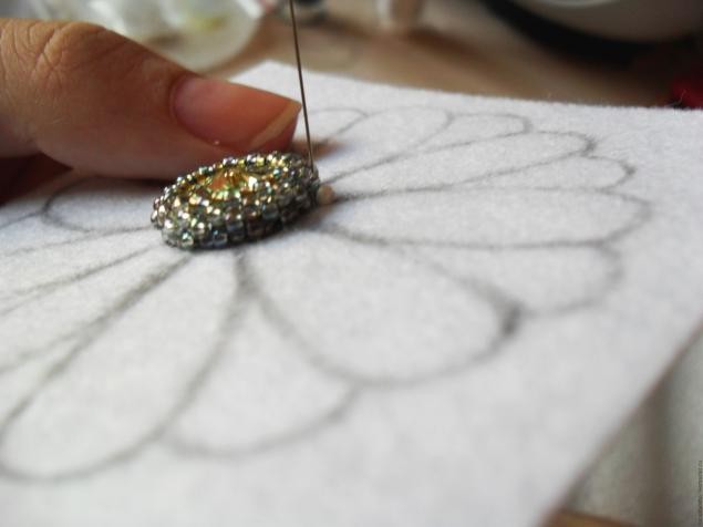 Мастер-класс по созданию вышитой бисером броши "Нео-цветок": часть 3