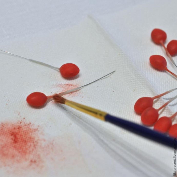 Лепим веточку калины из полимерной глины и холодного фарфора: часть 2