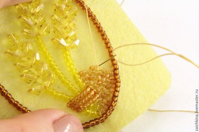 ​Вышиваем бисером брошь "Колоски": часть 2