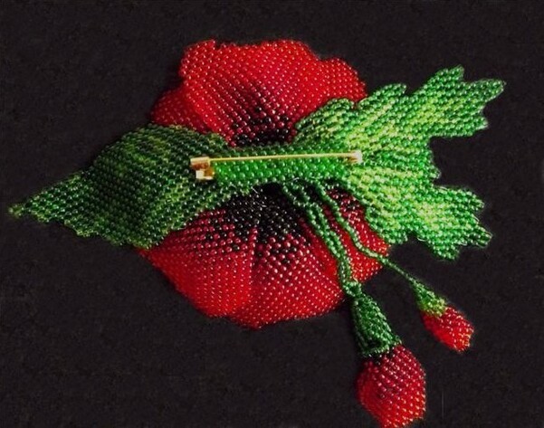 Плетём цветок мака из бисера