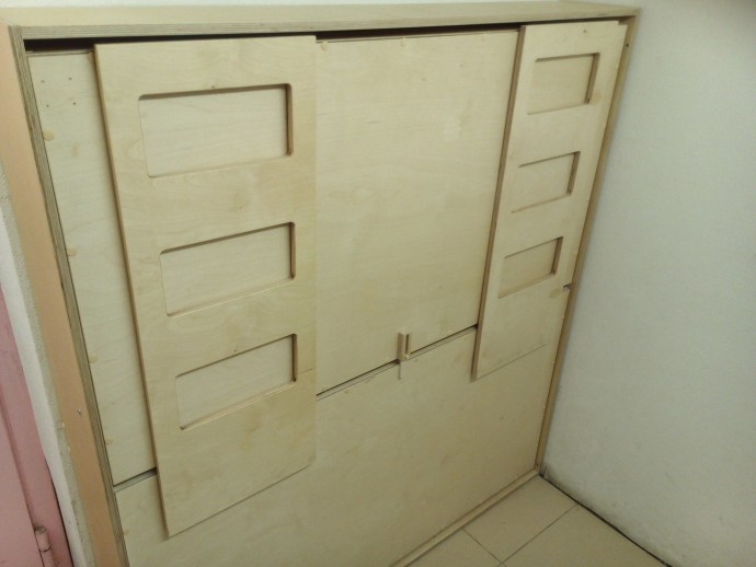 ​Необычная складная 2-ярусная кровать из фанеры