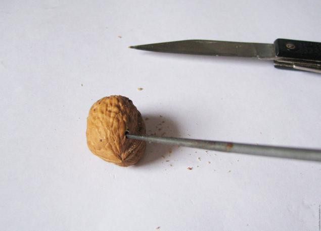​Игольница из грецкого ореха
