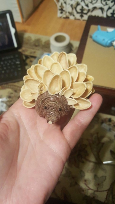 ​Интересные поделки из фисташковых скорлупок