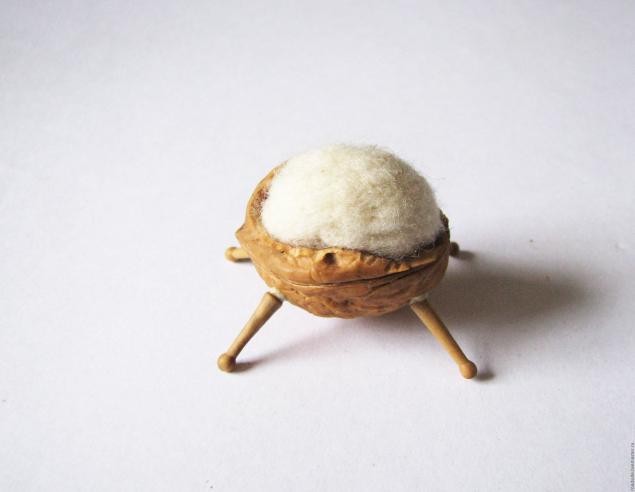 ​Игольница из грецкого ореха