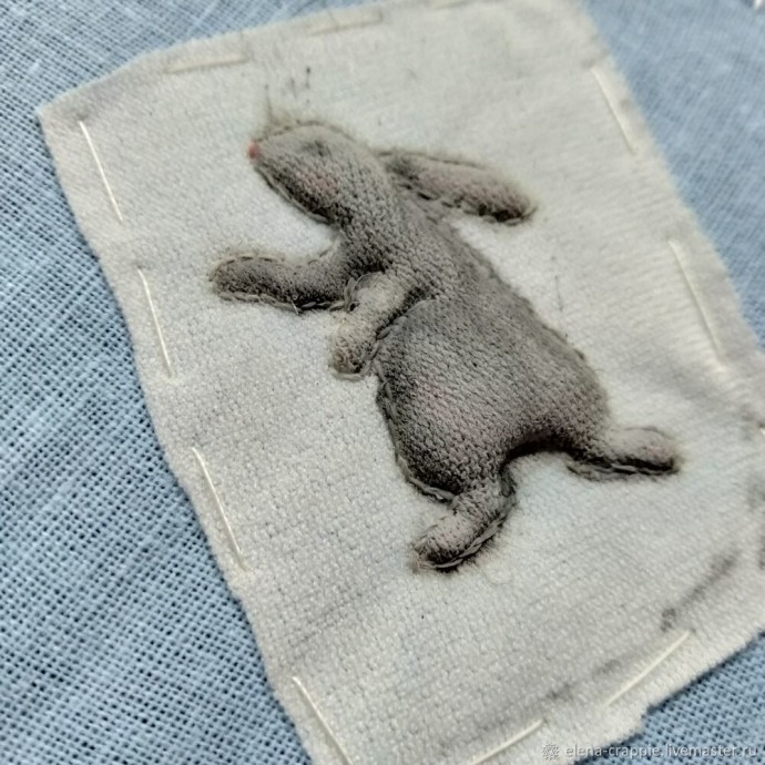 Брошь из бисера с кроликом Брошь из бисера с кроликом