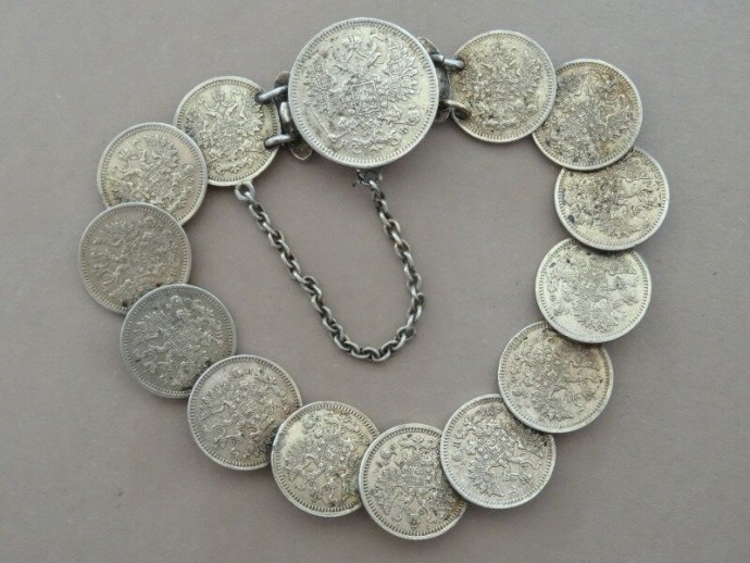 ​Украшения из монет