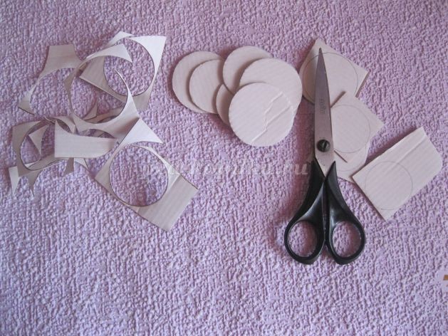 Цветы из косточек фиников и кедровых орехов: часть 1