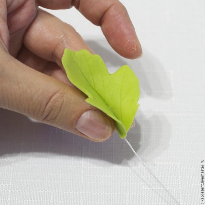 Лепим веточку калины из полимерной глины и холодного фарфора: часть 3