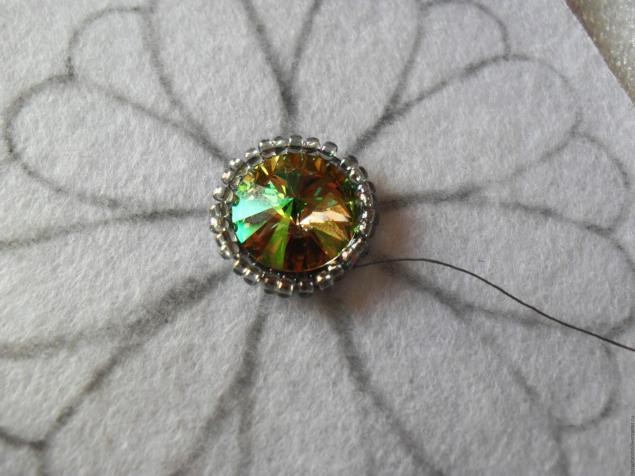 Мастер-класс по созданию вышитой бисером броши "Нео-цветок": часть 3