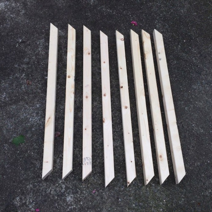 Кофейный столик из досок