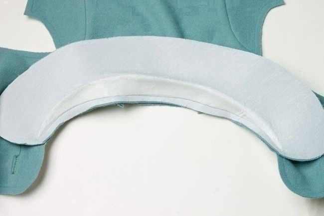 Один из способов притачивания воротника в жакетах или в пальто