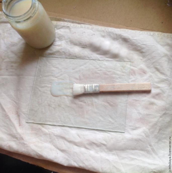 ​Создаем старинный зеркальный витраж: вживляем в стекло и работаем с поталью в хлопьях: часть 1