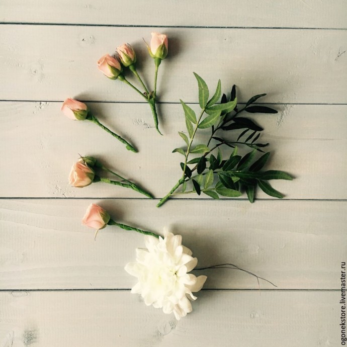 Создаем нежный свадебный браслет из живых цветов