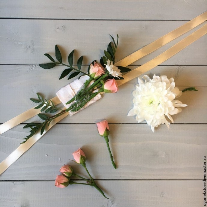 Создаем нежный свадебный браслет из живых цветов