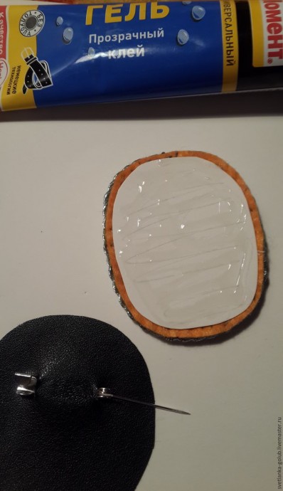 Вышиваем нитью, бисером и бусинами винтажную брошь "Королевский снегирь": часть 4