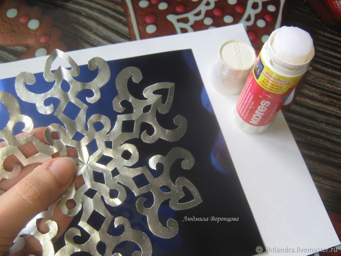 Создаем новогоднее оригинальное панно из бумажной снежинки: часть 1 Создаем новогоднее оригинальное панно из бумажной снежинки: часть 1