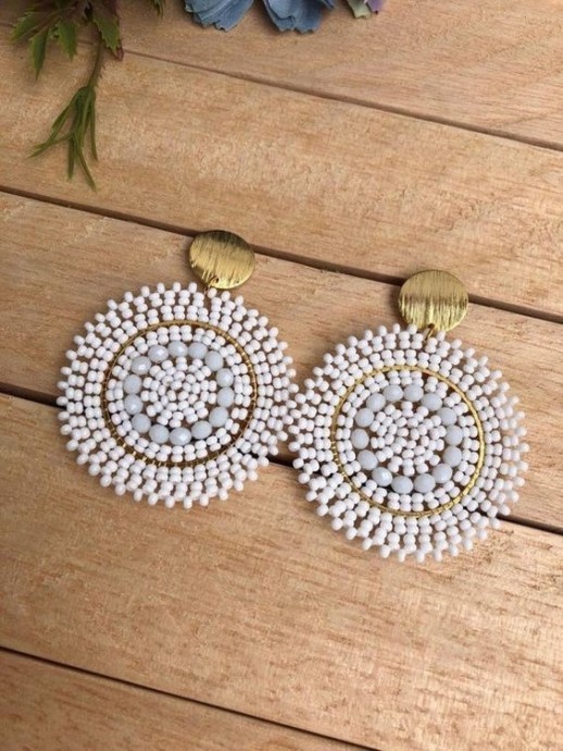 Круглые серьги на круглой основе