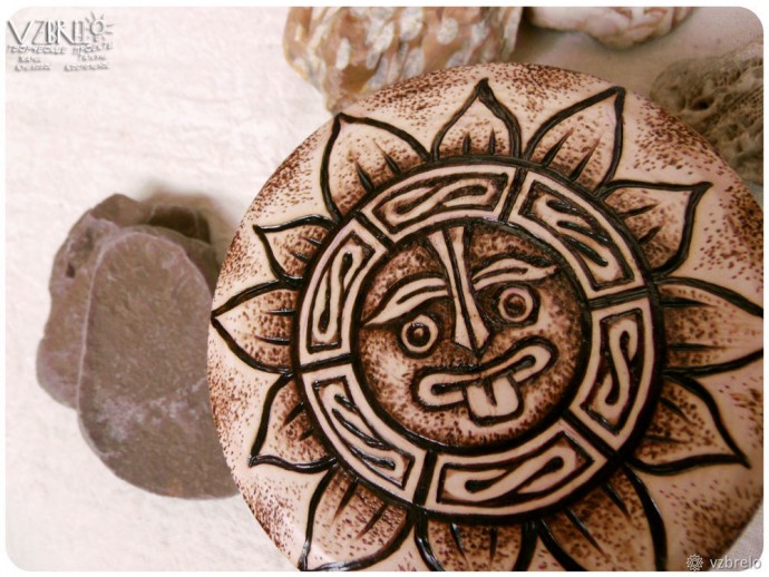 ​Выжигаем по дереву: этнические мотивы на шкатулке