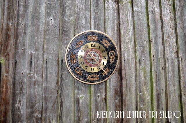 Создаем настенные часы из кожи