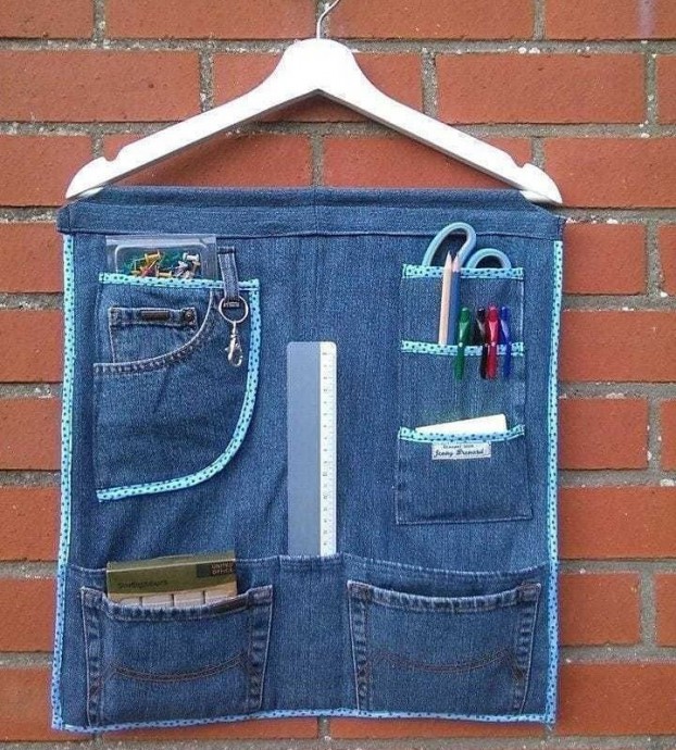 Что сделать из старых джинсов: органайзер на стену