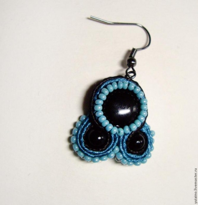 Серьги в технике сутажной вышивки Серьги в технике сутажной вышивки