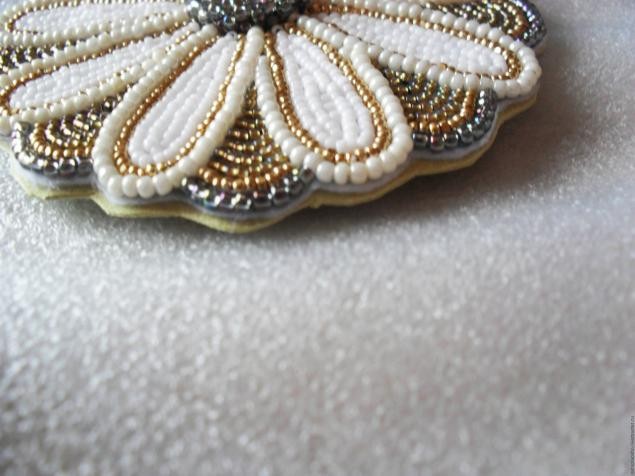 Мастер-класс по созданию вышитой бисером броши "Нео-цветок": часть 6
