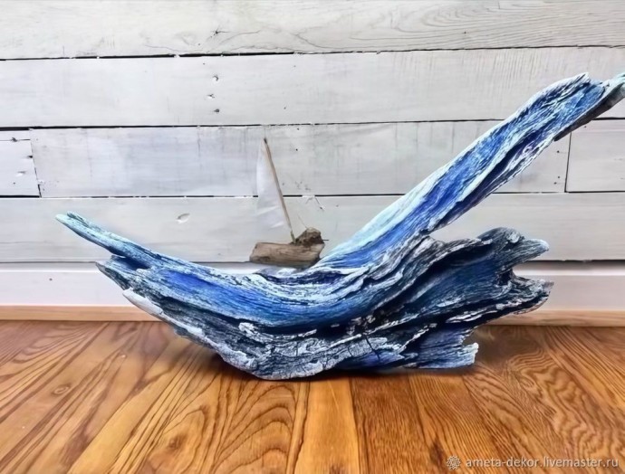 Морская статуэтка из дерева