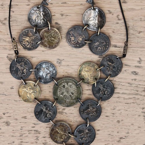 ​Украшения из монет