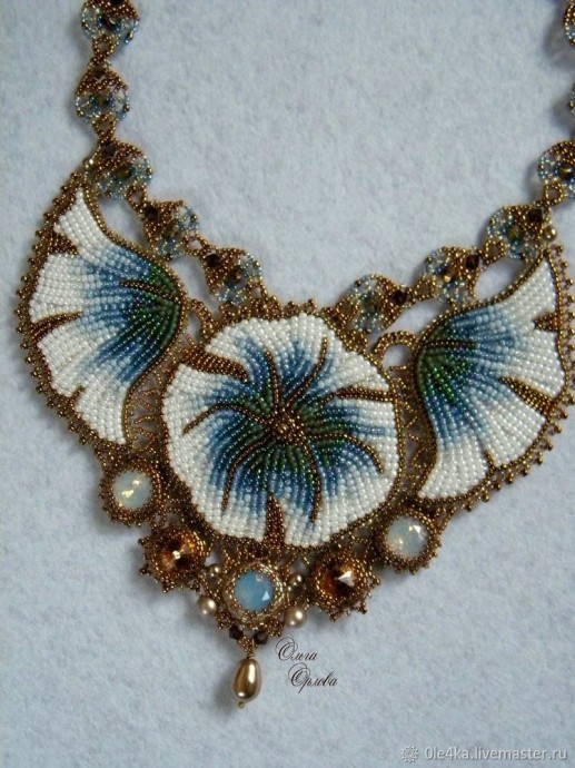 Вышиваем бисером колье "Голубые цветы": часть 3