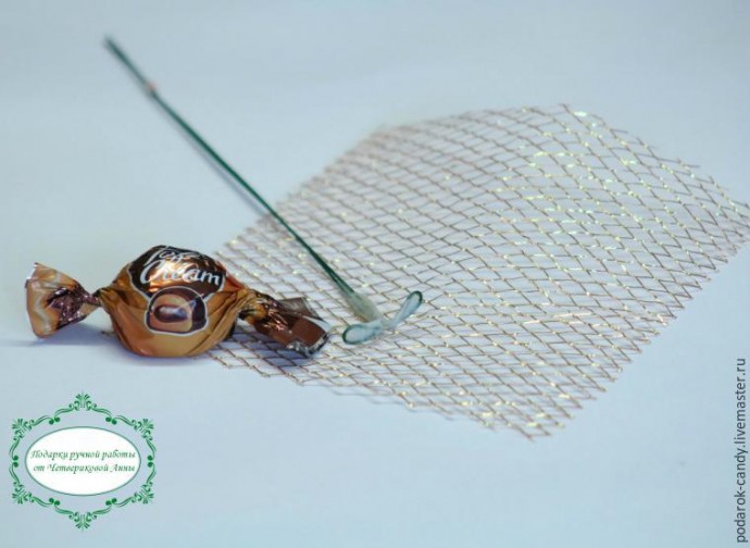 Делаем распушившийся пион из гофрированной бумаги и конфеты: часть 1 Делаем распушившийся пион из гофрированной бумаги и конфеты: часть 1