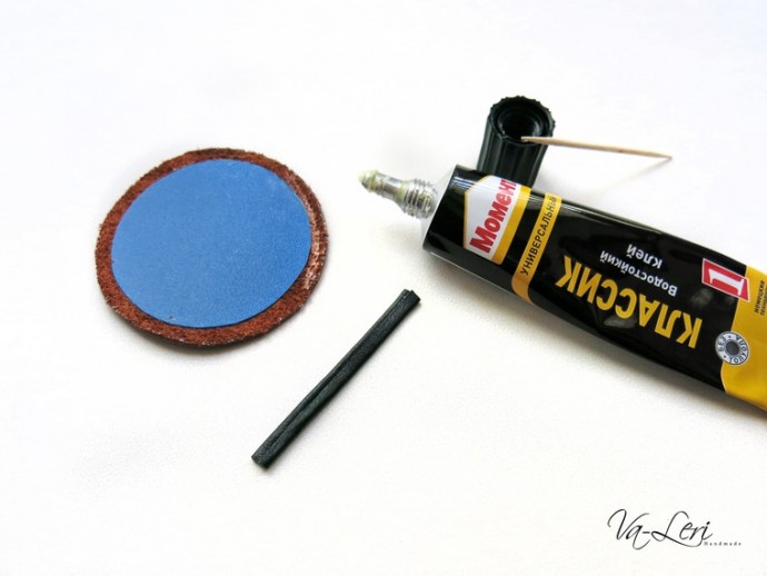 ​Изготавливаем кожаный брелок с объемным четырехлистником на удачу: часть 1