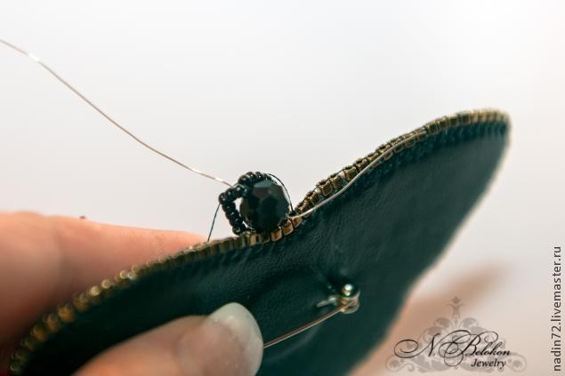 ​Вышивка бисером "Брошь-бабочка экзотическая": мастер-класс, часть 4