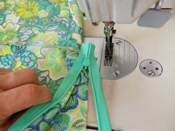 ​Потайная молния в юбке или в платье