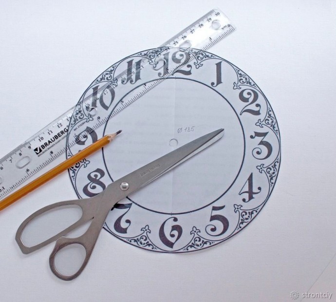 ​Расписываем интерьерные часы в смешанной технике: часть 6