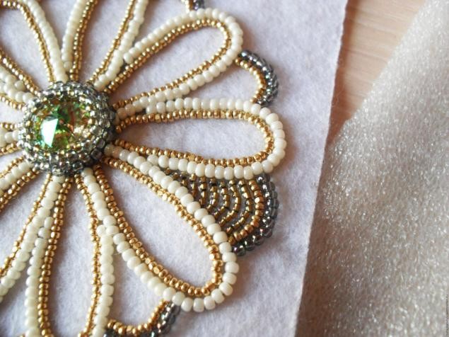 Мастер-класс по созданию вышитой бисером броши "Нео-цветок": часть 4