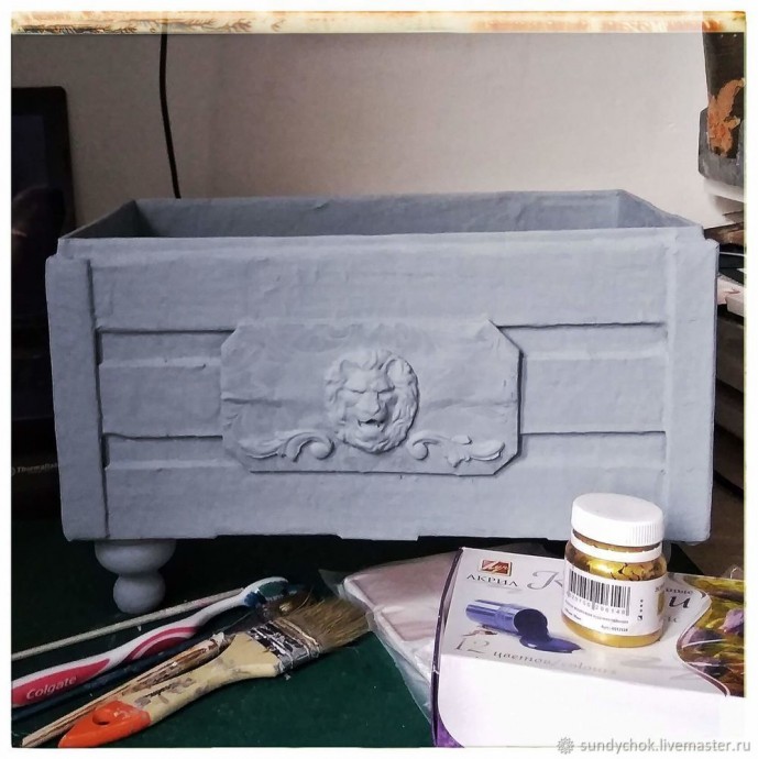 ​Ящик со львом в технике папье-маше: часть 3