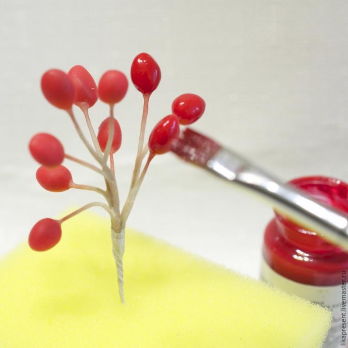Лепим веточку калины из полимерной глины и холодного фарфора: часть 2