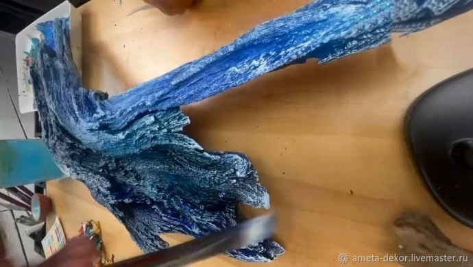 Морская статуэтка из дерева