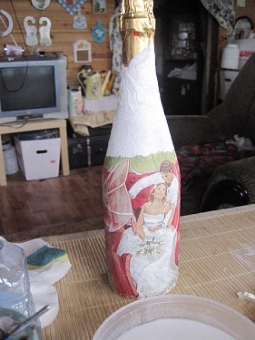 Декорирование романтичной бутылки в технике декупаж: часть  2