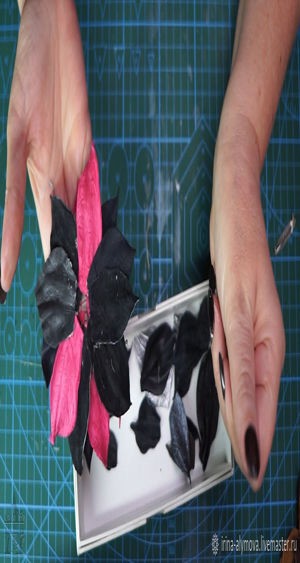 ​Делаем брошь-цветок из кожи: часть 2