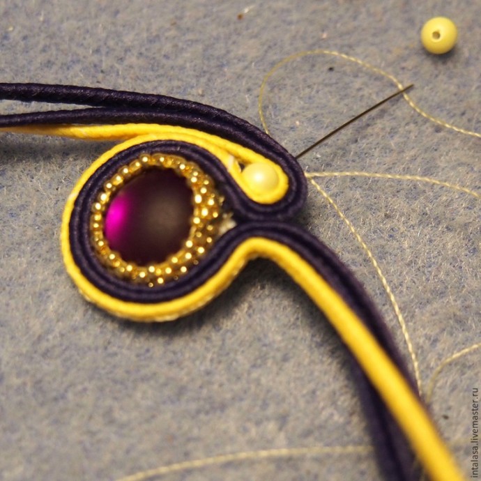 Делаем сережки в технике сутажной вышивки Делаем сережки в технике сутажной вышивки
