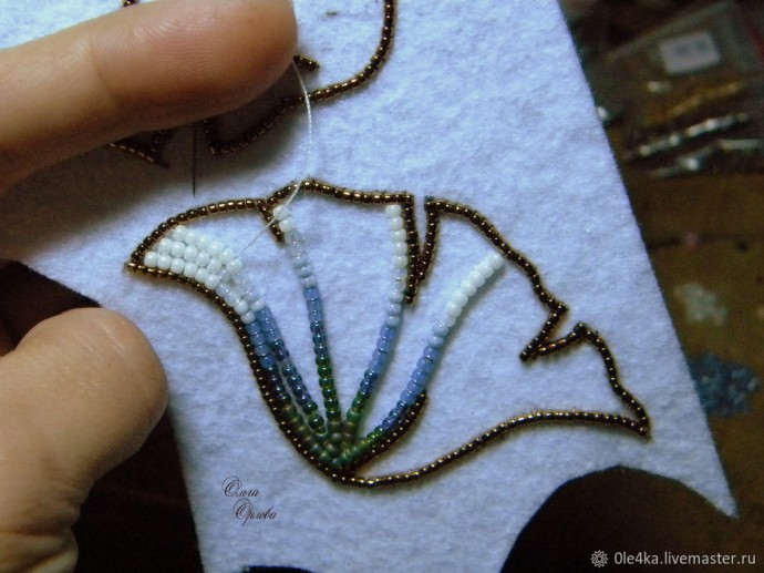 Вышиваем бисером колье "Голубые цветы": часть 1