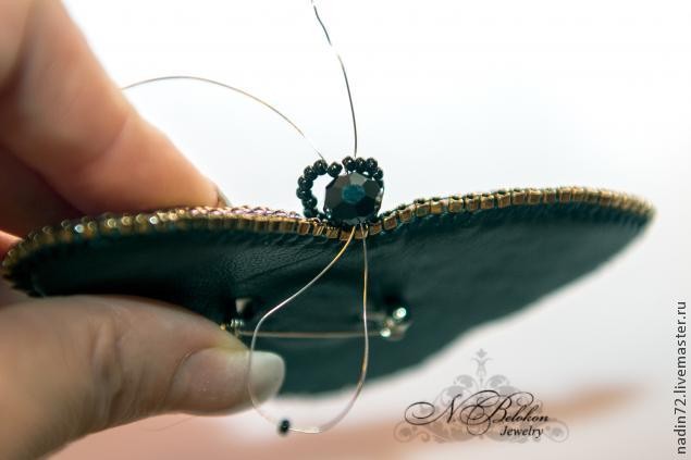 ​Вышивка бисером "Брошь-бабочка экзотическая": мастер-класс, часть 4