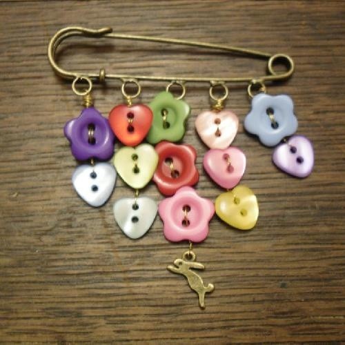 ​Броши из пуговиц