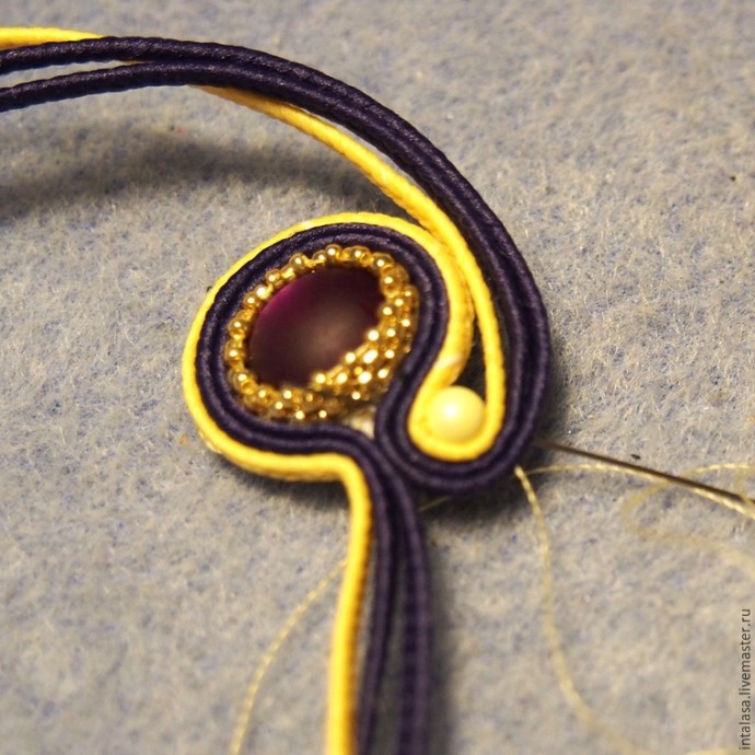Делаем сережки в технике сутажной вышивки Делаем сережки в технике сутажной вышивки