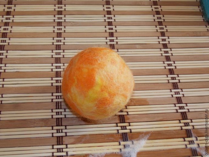 Позитивный пёс Шарик, выполненный в технике сухого и мокрого валяния: часть 1